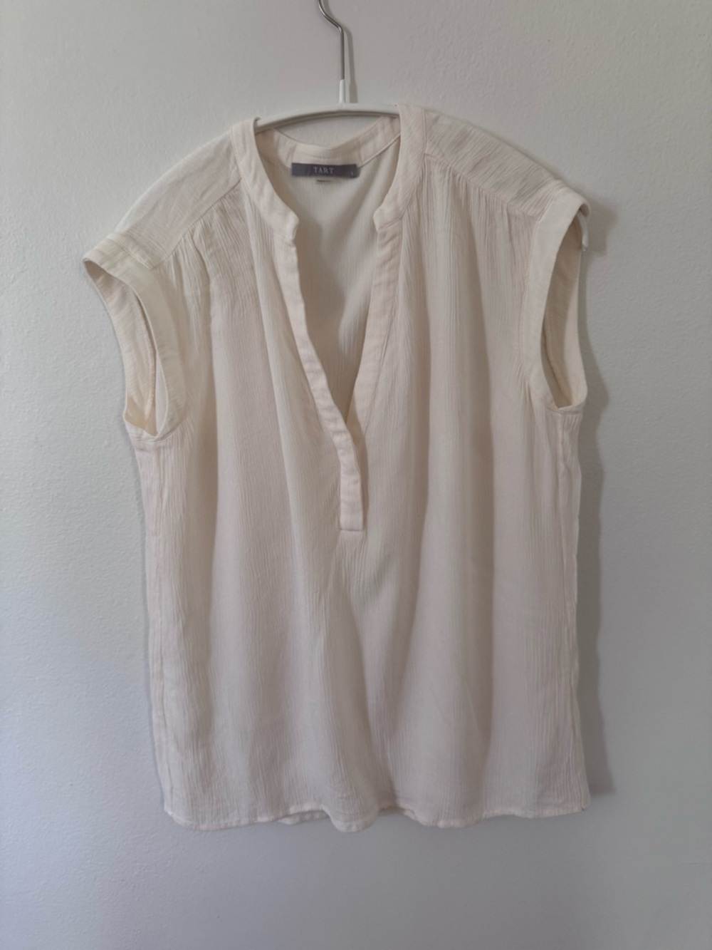 Tart Women’s Ivory Sleeveless Bouse Small